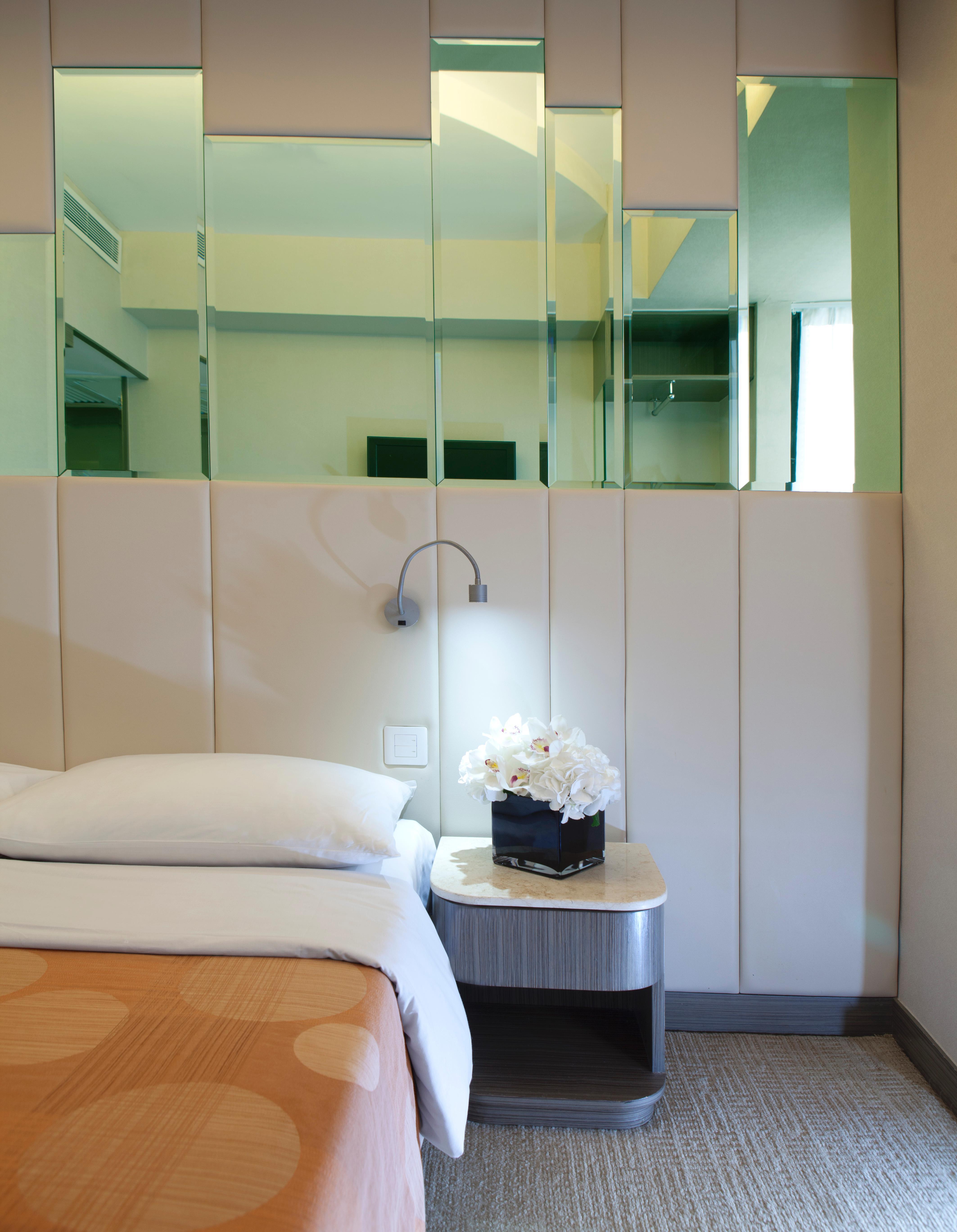 Silka Seaview Hotel Hong Kong Exterior photo
